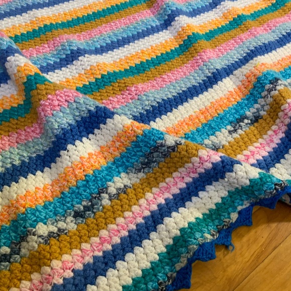 Vintage hand made crochet king size bed cover - Picture 4 of 11